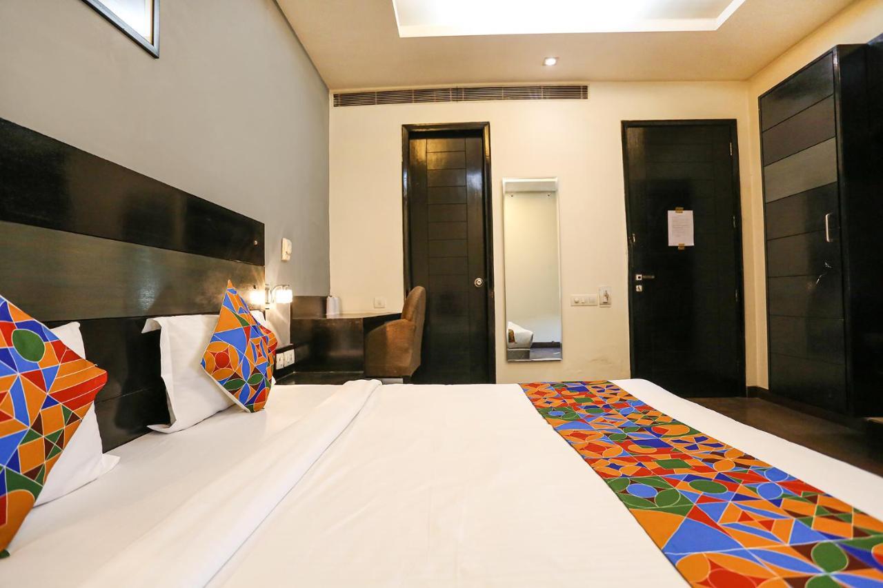 Fabhotel Posh Classic Гургаон Екстериор снимка