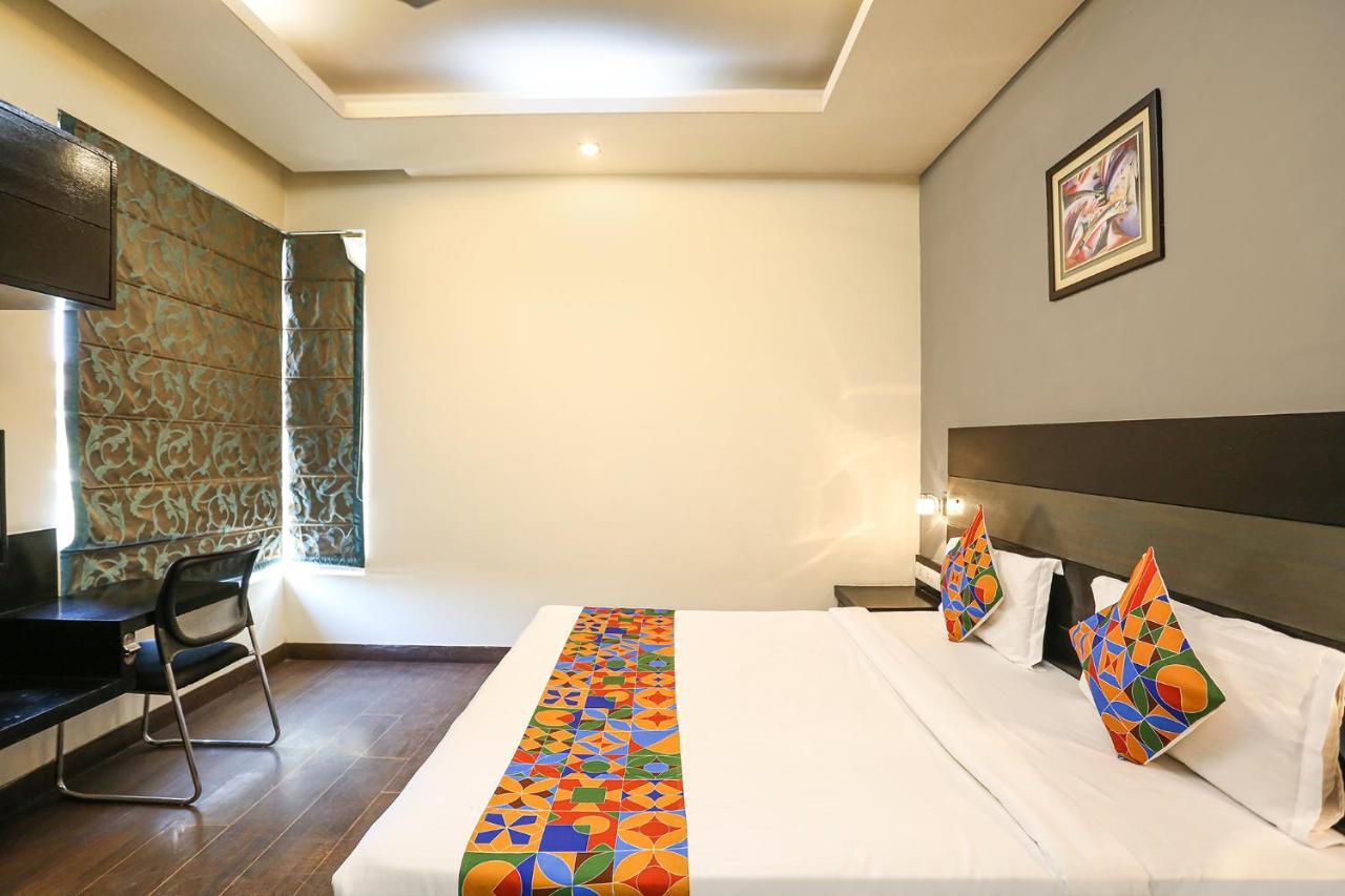 Fabhotel Posh Classic Гургаон Екстериор снимка