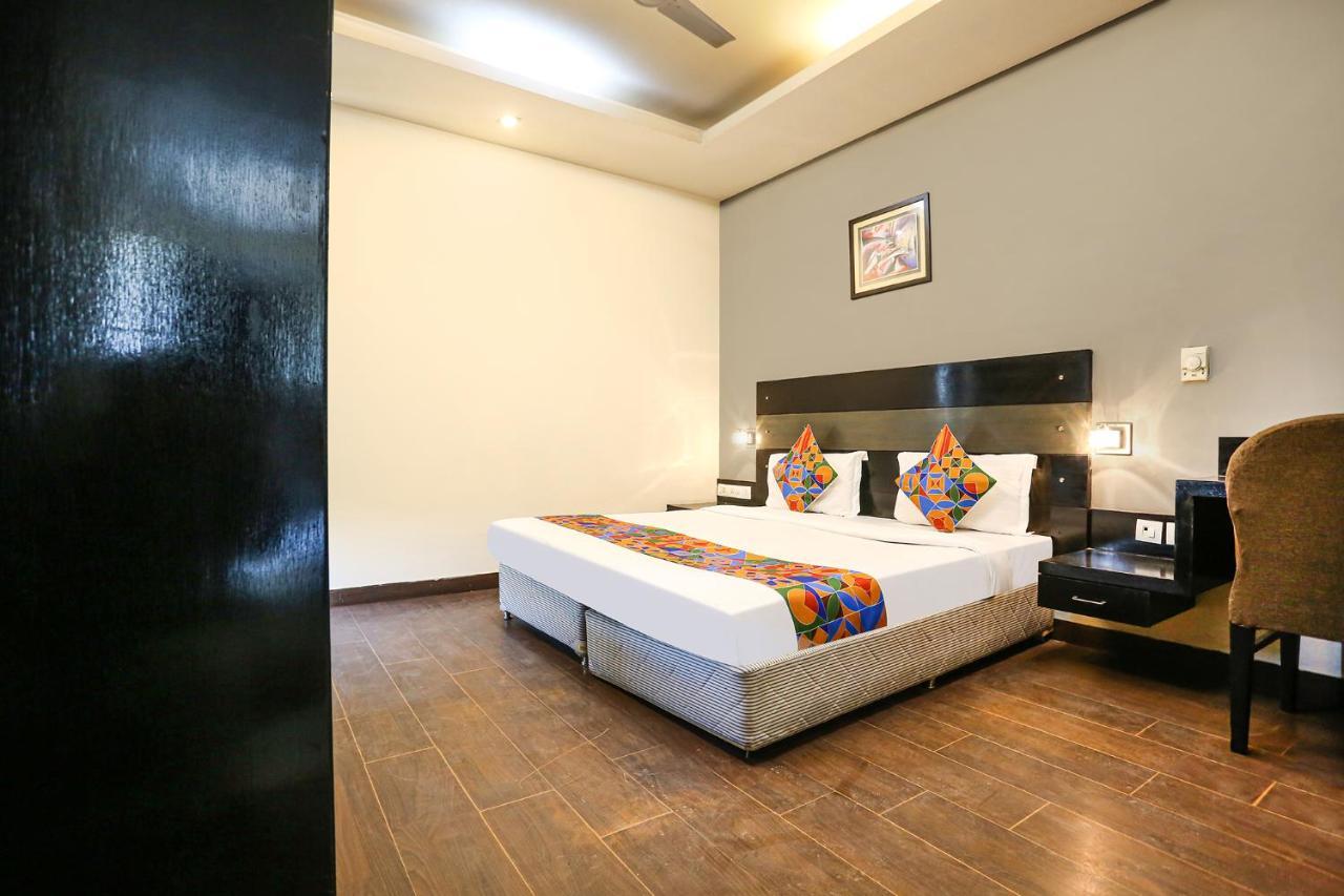 Fabhotel Posh Classic Гургаон Екстериор снимка