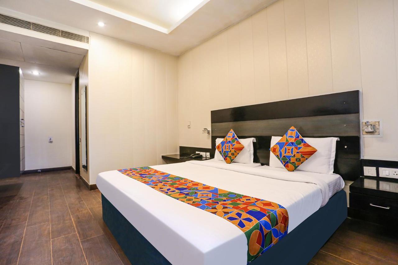 Fabhotel Posh Classic Гургаон Екстериор снимка