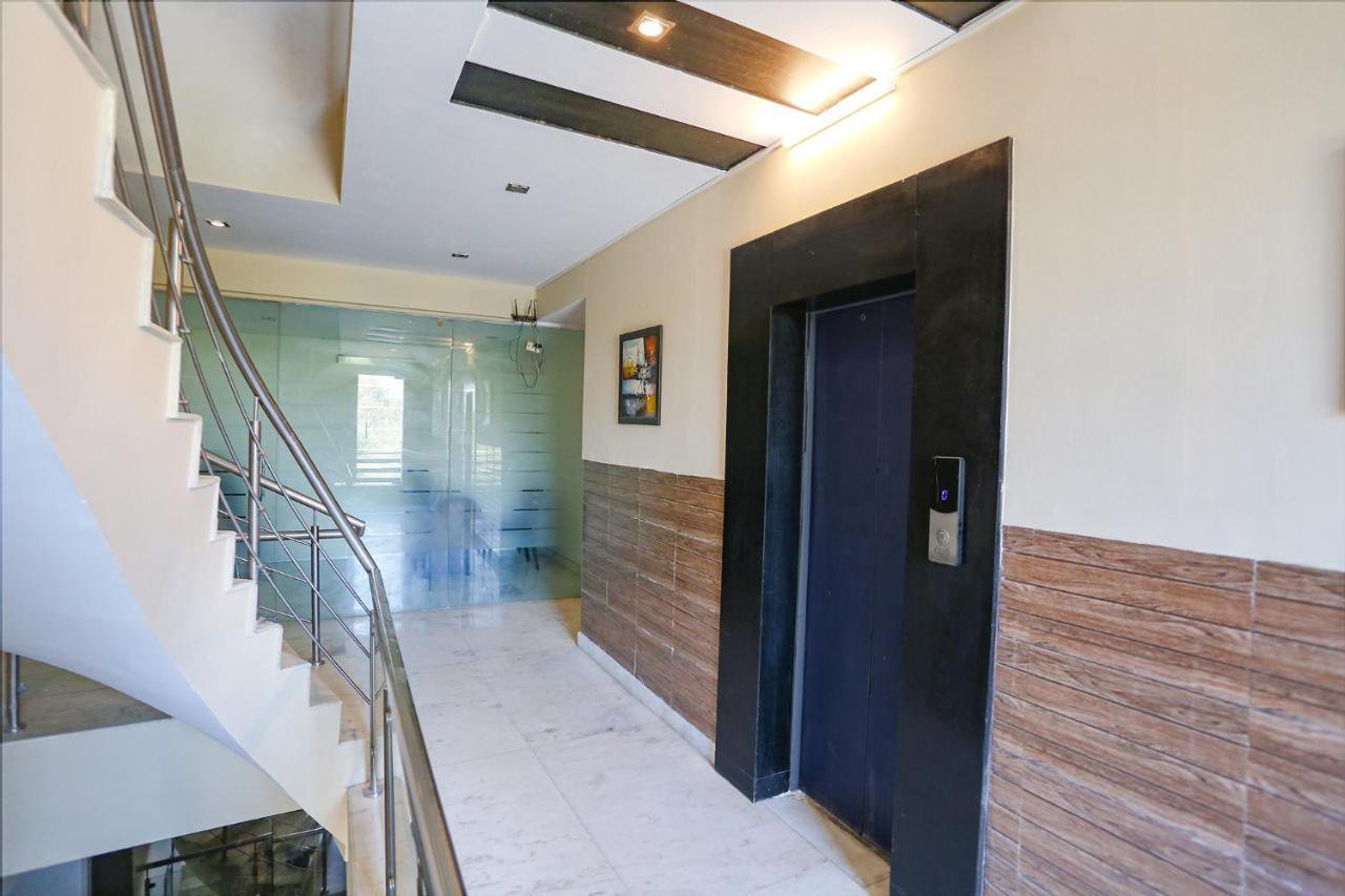 Fabhotel Posh Classic Гургаон Екстериор снимка