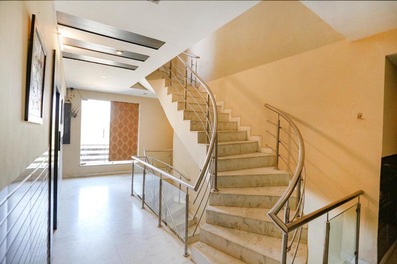 Fabhotel Posh Classic Гургаон Екстериор снимка