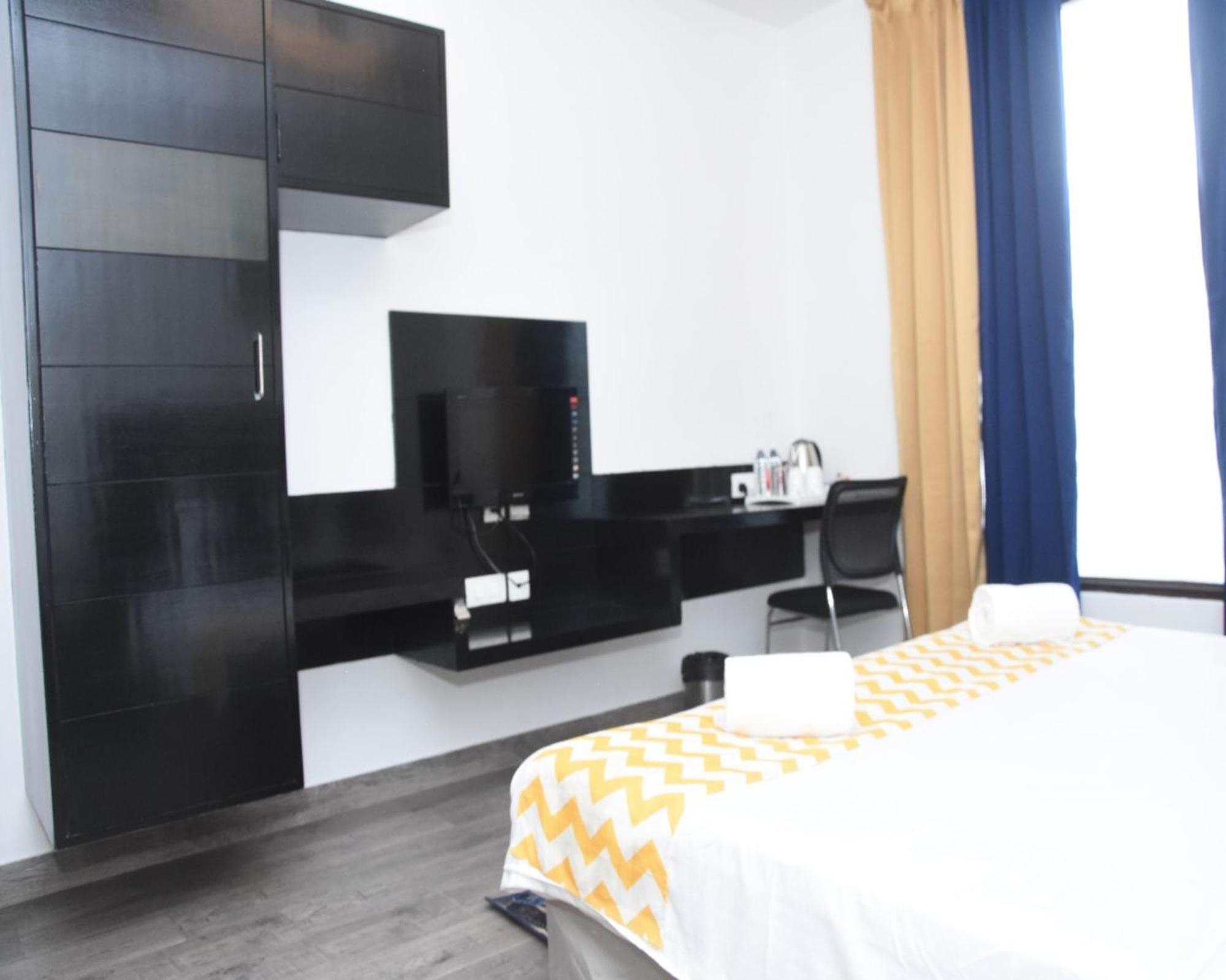 Fabhotel Posh Classic Гургаон Екстериор снимка