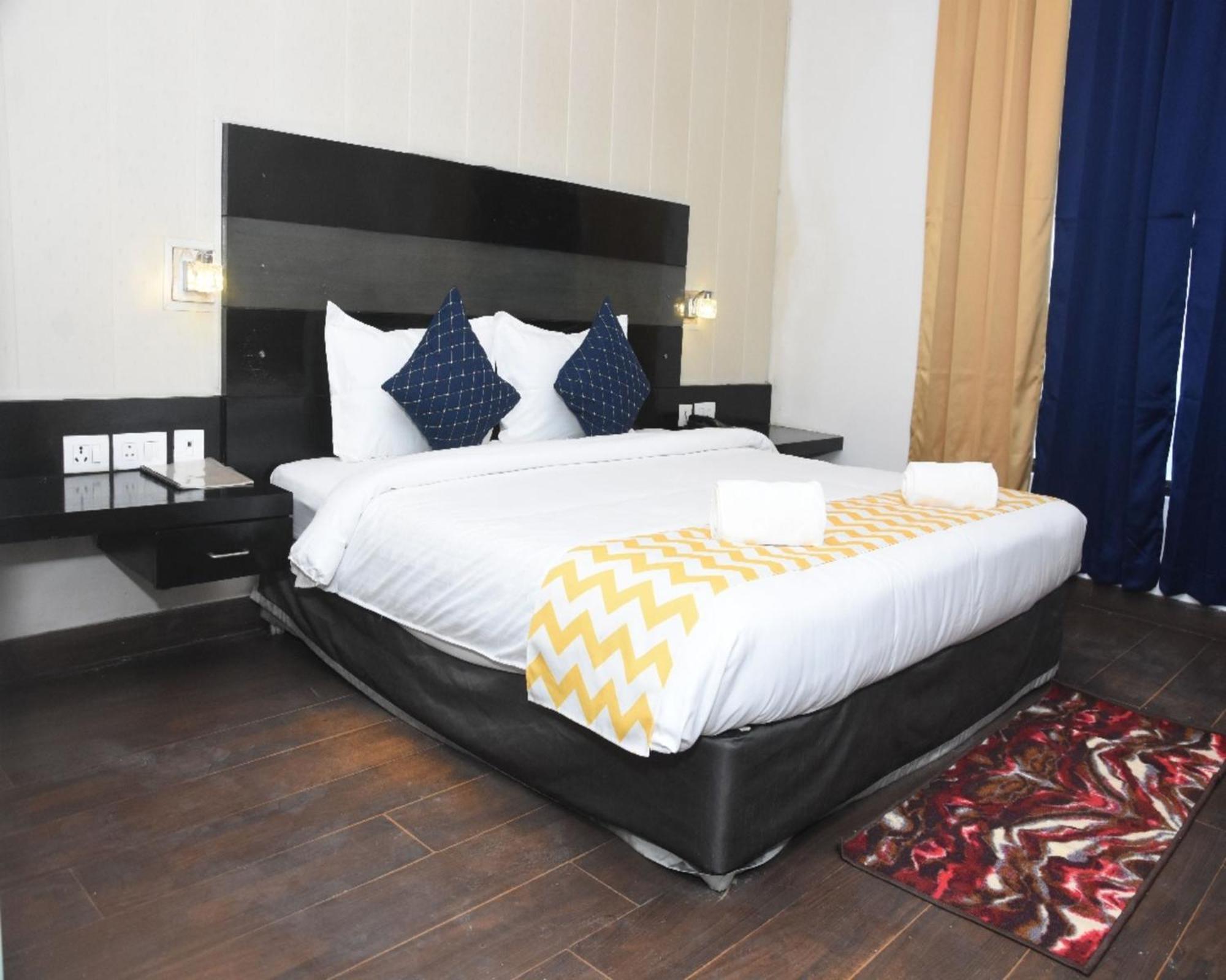 Fabhotel Posh Classic Гургаон Екстериор снимка